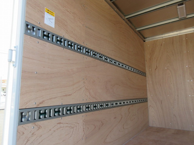 三菱ふそうキャンターアルミバン小型（2t・3t）[写真05]