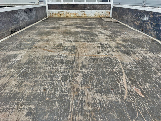 日野デュトロ平ボディ小型（2t・3t）[写真10]