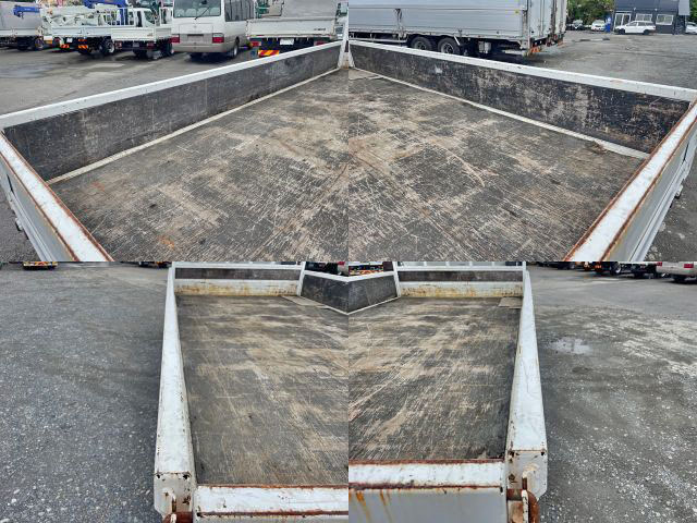 日野デュトロ平ボディ小型（2t・3t）[写真11]