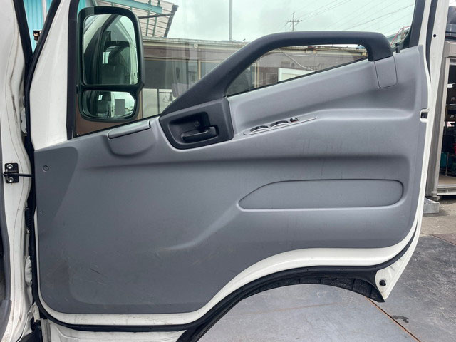 日野デュトロ平ボディ小型（2t・3t）[写真20]
