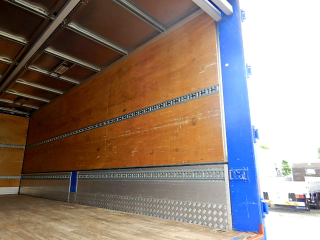 UDトラックスコンドルアルミウイング増トン（6t・8t）[写真08]