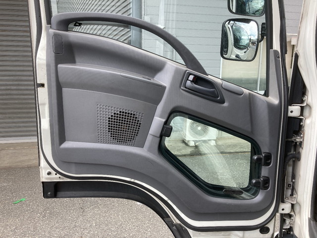 いすゞフォワードアルミバン中型（4t）[写真24]