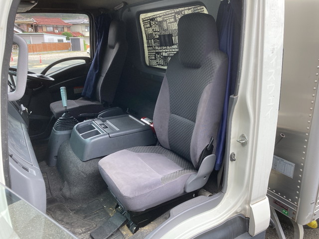 いすゞフォワードアルミバン中型（4t）[写真26]