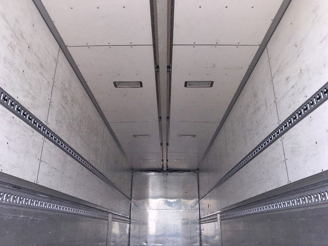 いすゞギガアルミウイング大型（10t）[写真10]