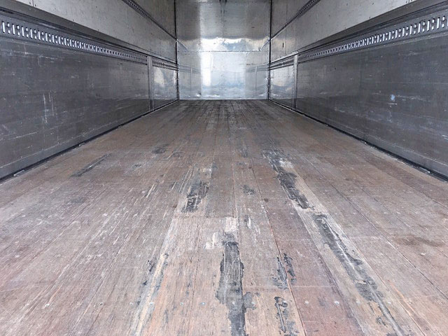 いすゞギガアルミウイング大型（10t）[写真13]