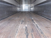 いすゞギガアルミウイング大型（10t）[写真13]