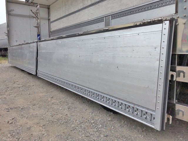 いすゞギガアルミウイング大型（10t）[写真16]