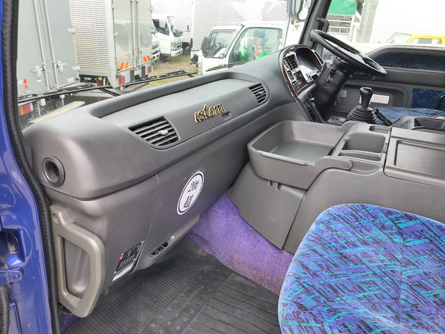 いすゞギガアルミウイング大型（10t）[写真31]