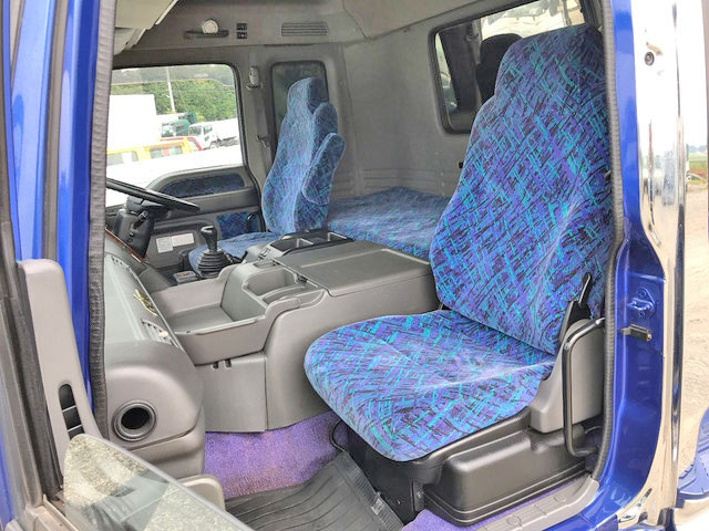 いすゞギガアルミウイング大型（10t）[写真32]