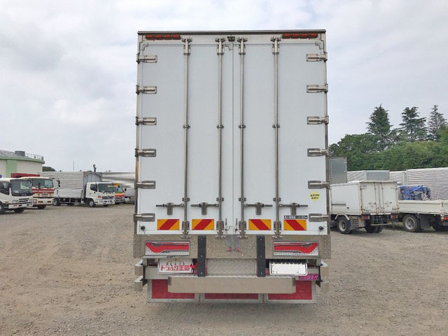 いすゞギガアルミウイング大型（10t）[写真08]