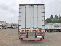 いすゞギガアルミウイング大型（10t）[写真08]