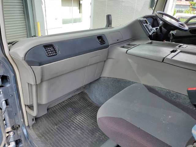 三菱ふそうスーパーグレートパネルウイング大型（10t）[写真29]