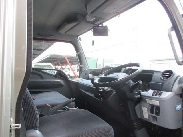 三菱ふそうキャンターアルミウイング小型（2t・3t）[写真17]