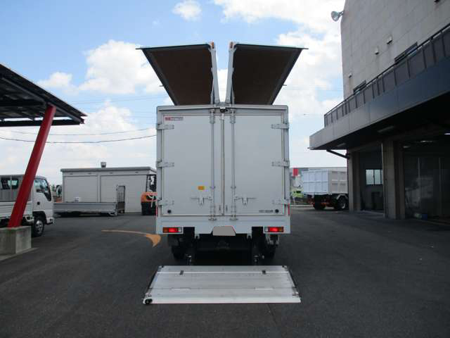 三菱ふそうキャンターアルミウイング小型（2t・3t）[写真04]