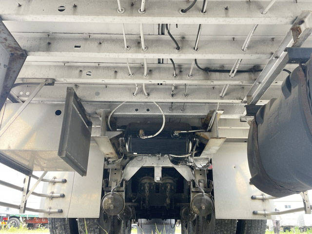 UDトラックスクオントレーラーヘッド（トラクターヘッド）大型（10t）[写真30]