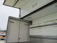 日野レンジャー冷蔵冷凍ウイング中型（4t）[写真12]