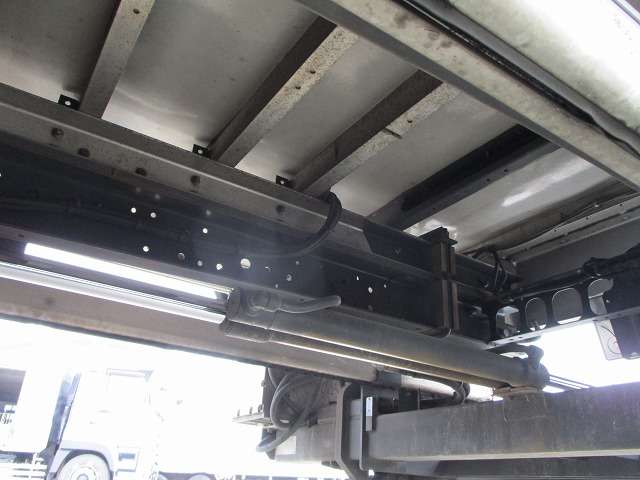 日野レンジャー冷蔵冷凍ウイング中型（4t）[写真17]