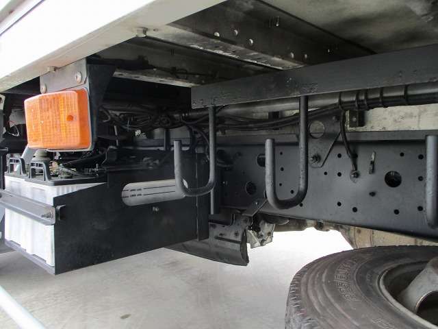 日野レンジャー冷蔵冷凍ウイング中型（4t）[写真19]