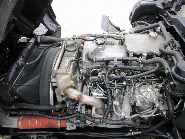 日野レンジャー冷蔵冷凍ウイング中型（4t）[写真24]