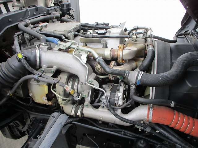 日野レンジャー冷蔵冷凍ウイング中型（4t）[写真25]