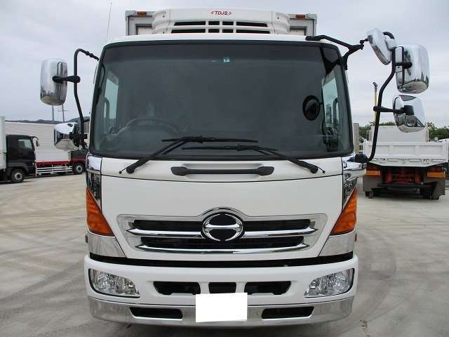 日野レンジャー冷蔵冷凍ウイング中型（4t）[写真04]