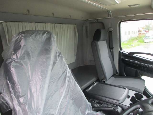 日野レンジャー冷蔵冷凍ウイング中型（4t）[写真06]