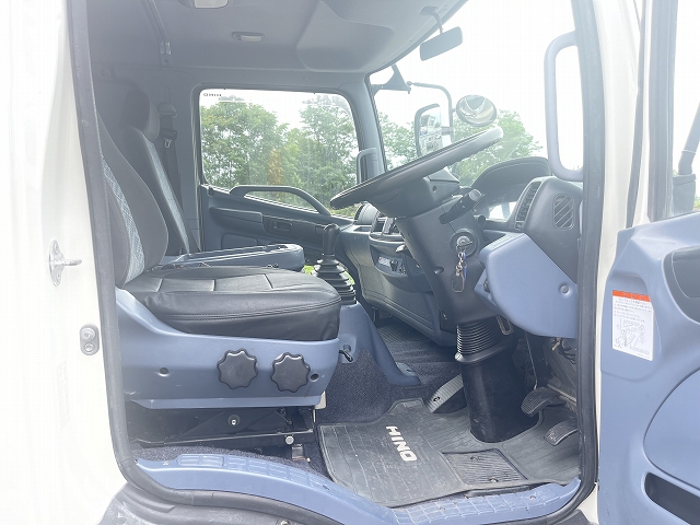 日野レンジャーセルフクレーン4段増トン（6t・8t）[写真30]