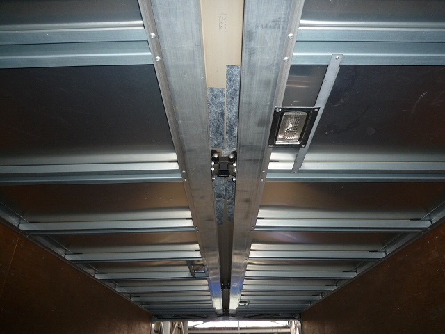 日野レンジャーアルミウイング中型（4t）[写真09]