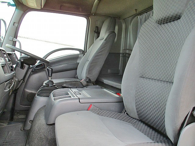 いすゞフォワードアルミウイング中型（4t）[写真10]