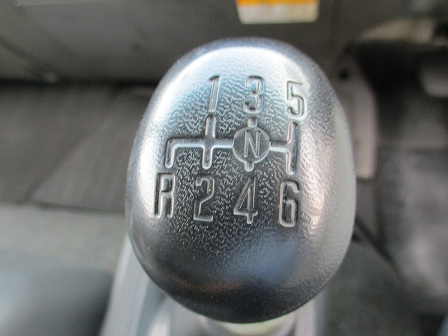 いすゞフォワードアルミウイング中型（4t）[写真09]