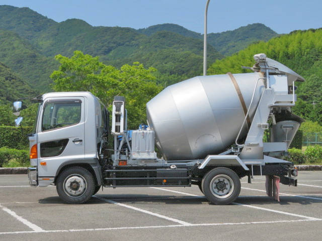 日野レンジャーミキサー車（コンクリートミキサー）増トン（6t・8t）[写真03]