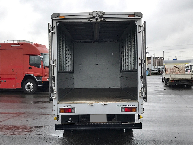 トヨタトヨエースアルミウイング小型（2t・3t）[写真11]