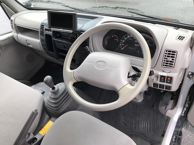 トヨタトヨエースアルミウイング小型（2t・3t）[写真18]