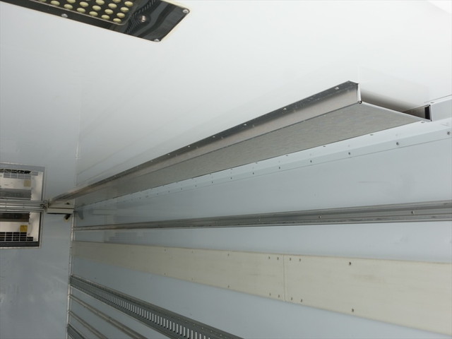 いすゞフォワード冷凍車（冷蔵車）中型（4t）[写真18]