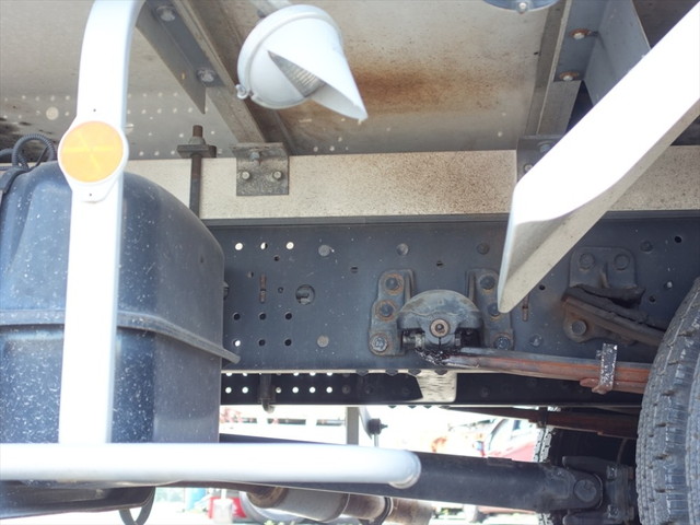 いすゞフォワード冷凍車（冷蔵車）中型（4t）[写真06]