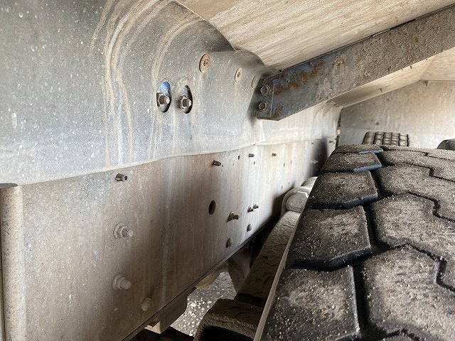 UDトラックスクオンミキサー車（コンクリートミキサー）大型（10t）[写真31]