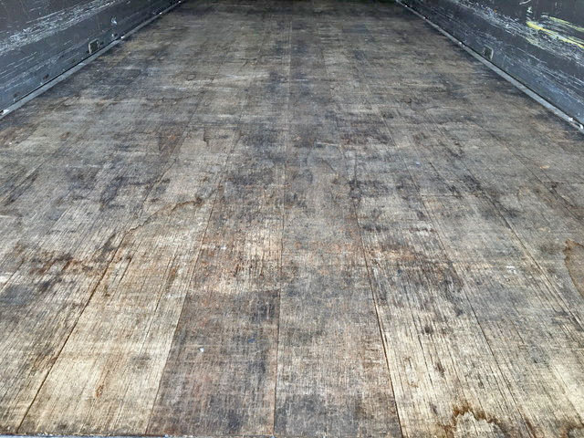 いすゞフォワード幌ウイング中型（4t）[写真12]