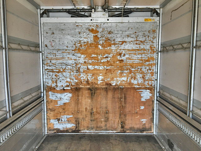 いすゞフォワード幌ウイング中型（4t）[写真13]