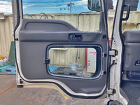 いすゞフォワード幌ウイング中型（4t）[写真26]