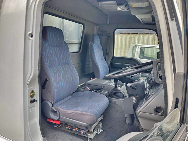 いすゞフォワード幌ウイング中型（4t）[写真29]