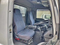 いすゞフォワード幌ウイング中型（4t）[写真29]