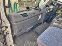 いすゞフォワード幌ウイング中型（4t）[写真30]