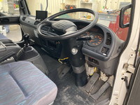 いすゞフォワード幌ウイング中型（4t）[写真31]