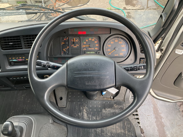 いすゞフォワード幌ウイング中型（4t）[写真33]