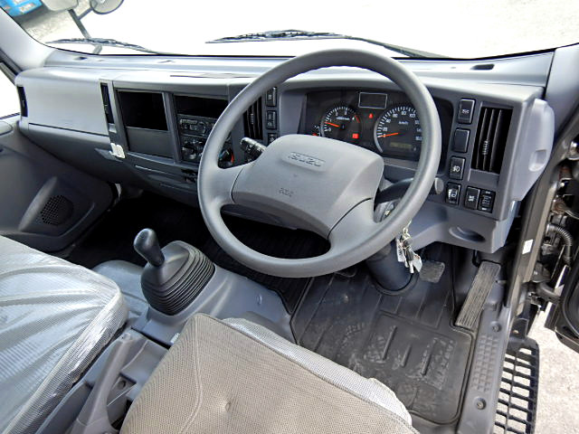 いすゞエルフパネルバン小型（2t・3t）[写真29]