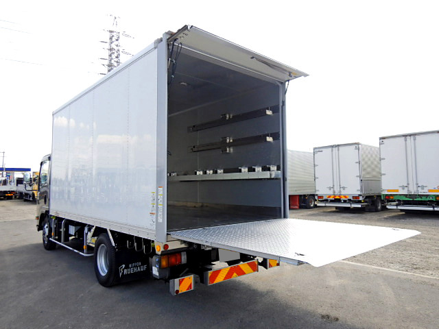 いすゞエルフパネルバン小型（2t・3t）[写真05]