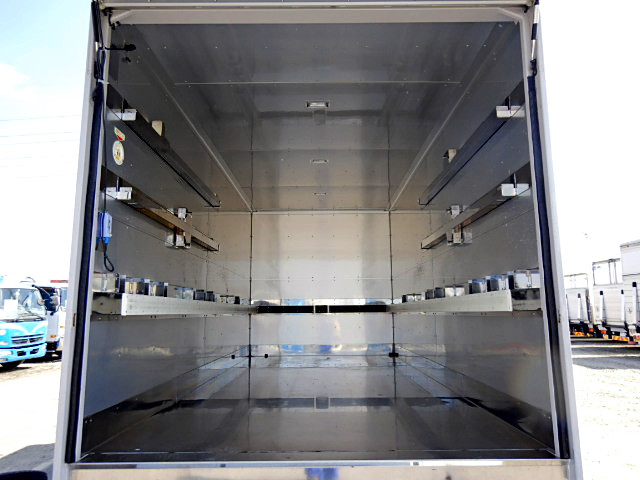 いすゞエルフパネルバン小型（2t・3t）[写真06]