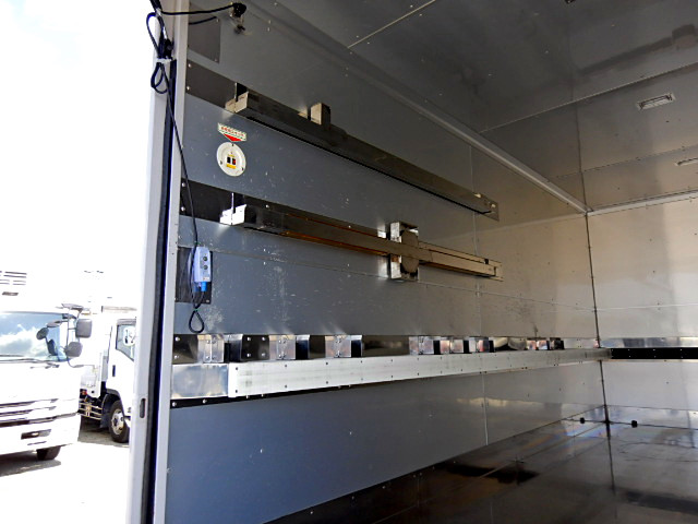 いすゞエルフパネルバン小型（2t・3t）[写真07]