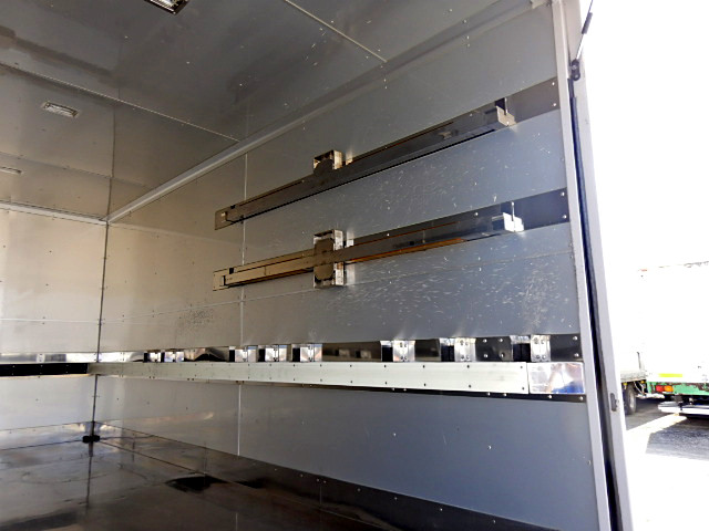 いすゞエルフパネルバン小型（2t・3t）[写真08]