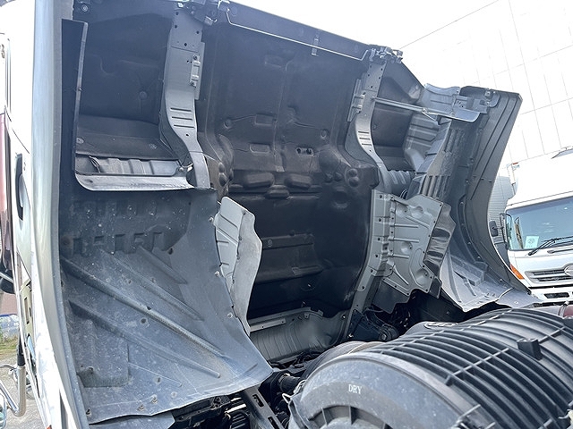 UDトラックスクオンアルミウイング大型（10t）[写真20]